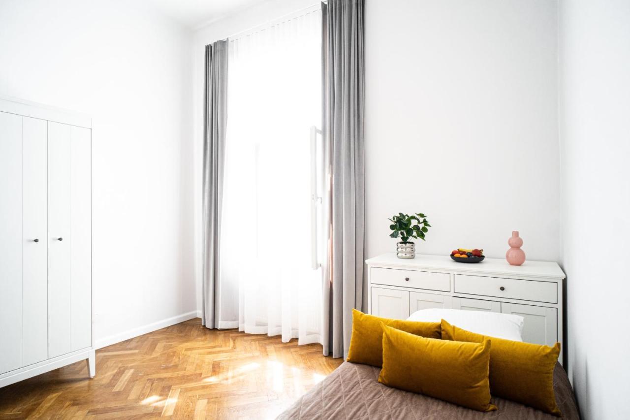 Golden Queen Apartments City Center Краков Экстерьер фото