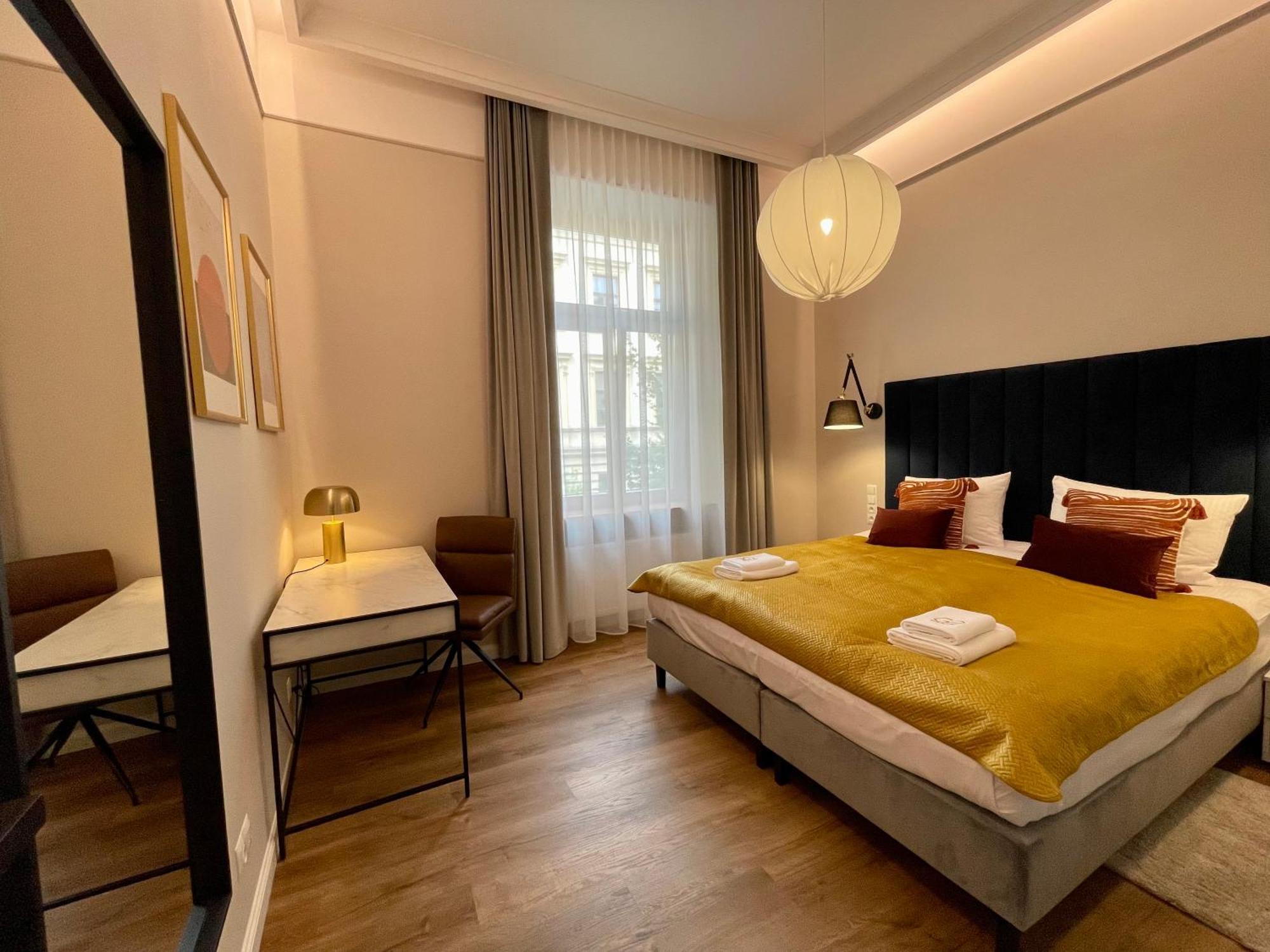 Golden Queen Apartments City Center Краков Экстерьер фото