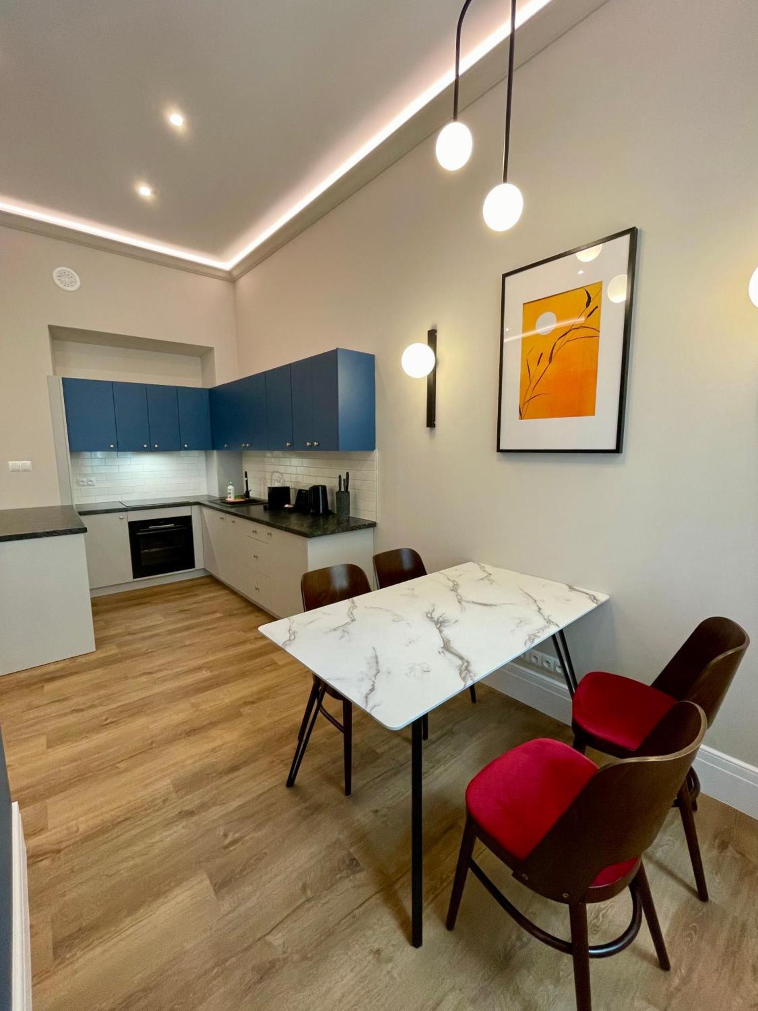 Golden Queen Apartments City Center Краков Экстерьер фото
