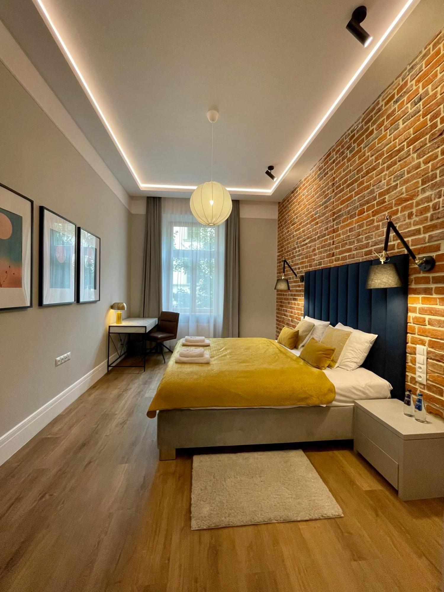 Golden Queen Apartments City Center Краков Экстерьер фото